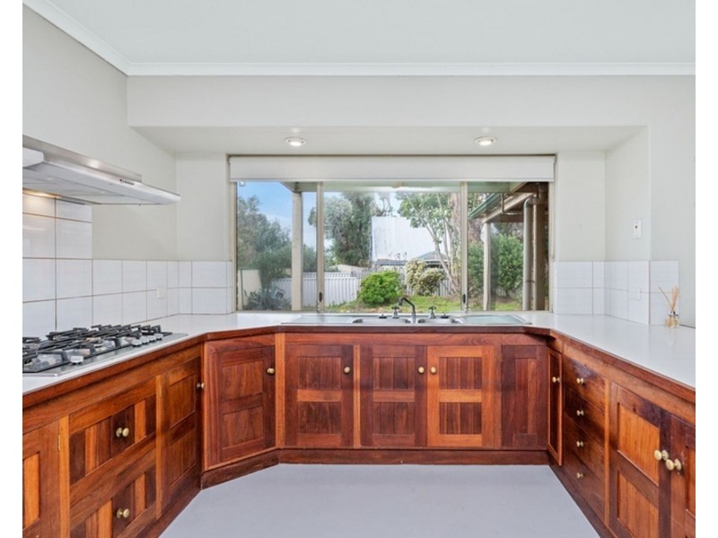 10 Allamanda Way, Halls Head WA 6210