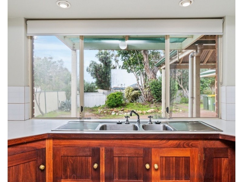 10 Allamanda Way, Halls Head WA 6210