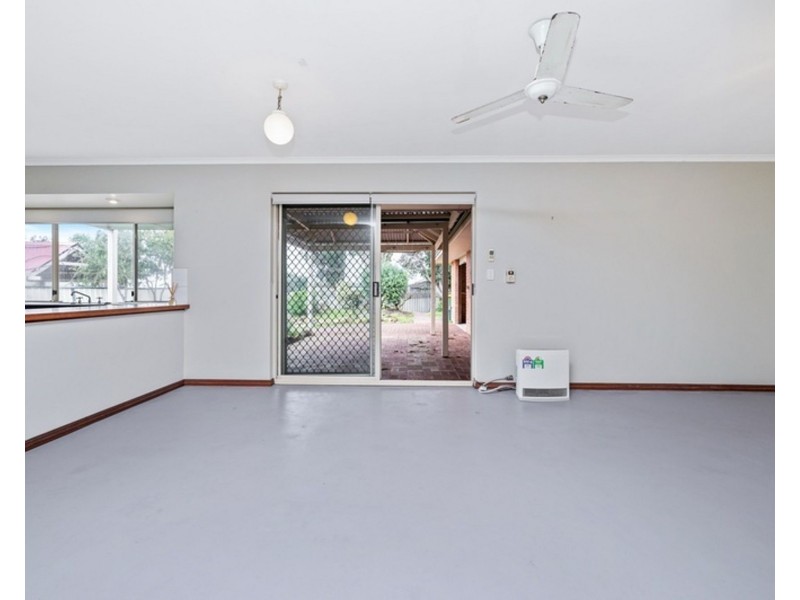 10 Allamanda Way, Halls Head WA 6210