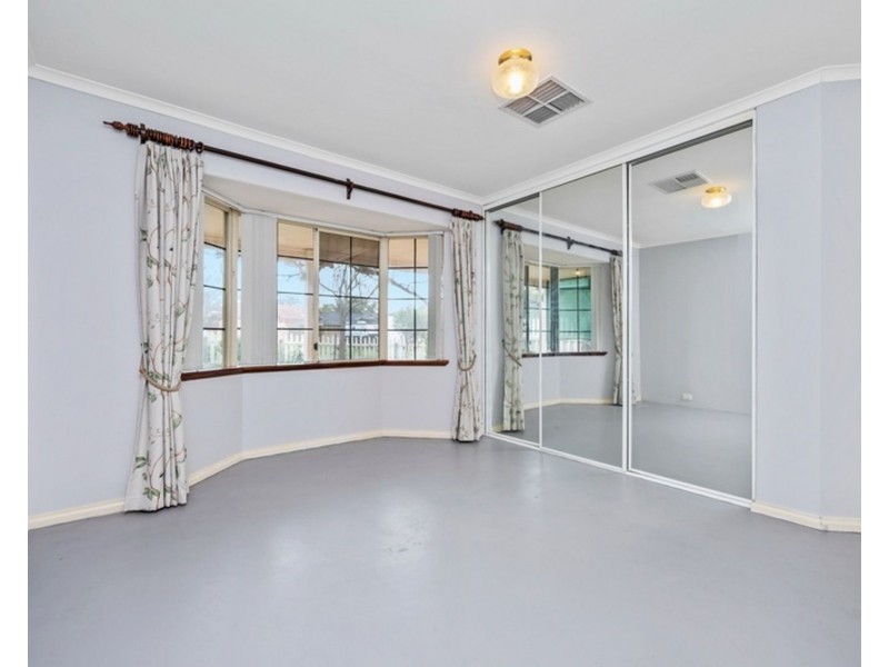 10 Allamanda Way, Halls Head WA 6210