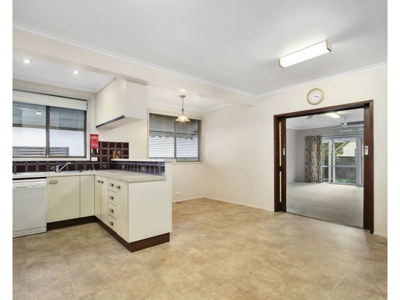 25 Alexandra Avenue, Sale VIC 3850