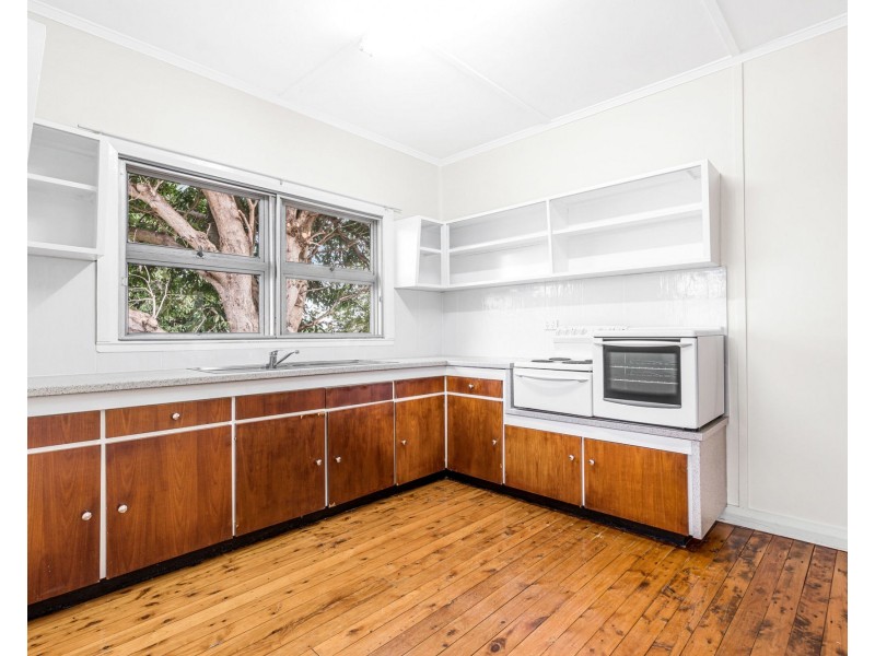 52 Patterson Street, Wynnum West QLD 4178