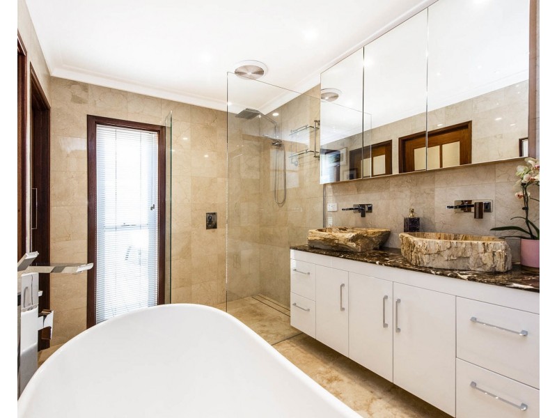 23 Sutherland Close N, Guildford WA 6055