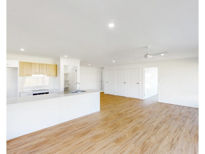 3 Perignon Circuit, Beachmere QLD 4510