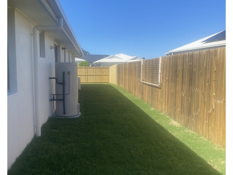 3 Perignon Circuit, Beachmere QLD 4510