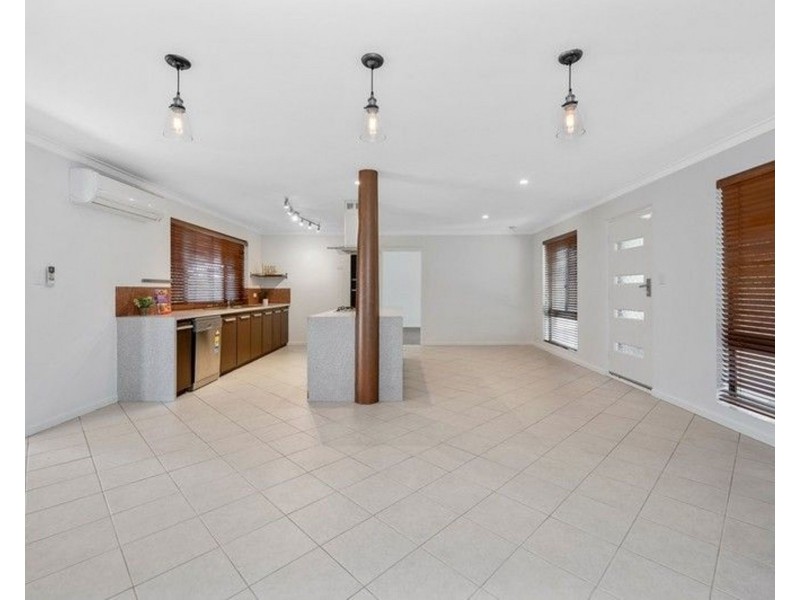 2 Caron Place, Dudley Park WA 6210