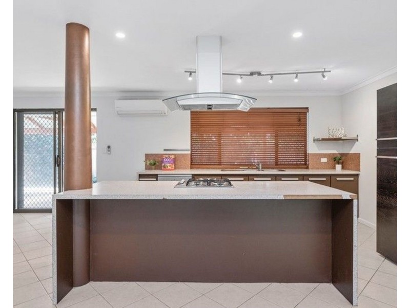 2 Caron Place, Dudley Park WA 6210