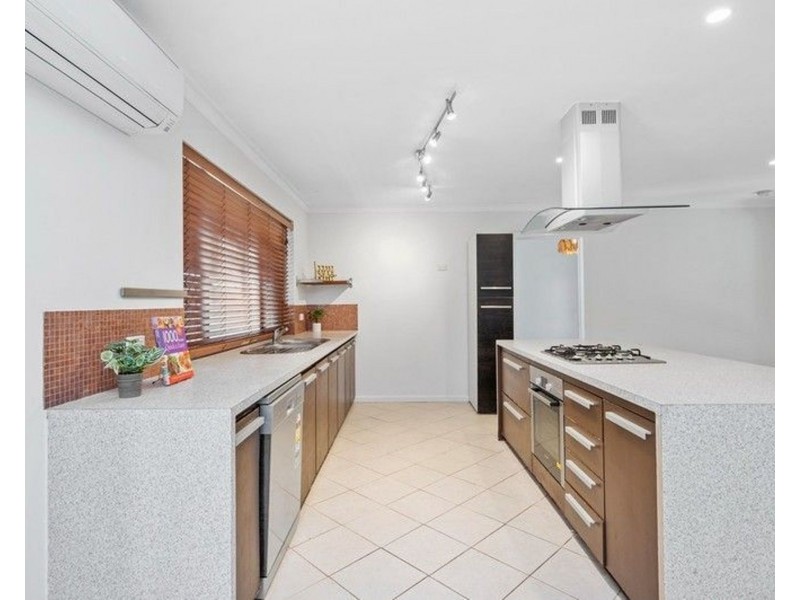 2 Caron Place, Dudley Park WA 6210