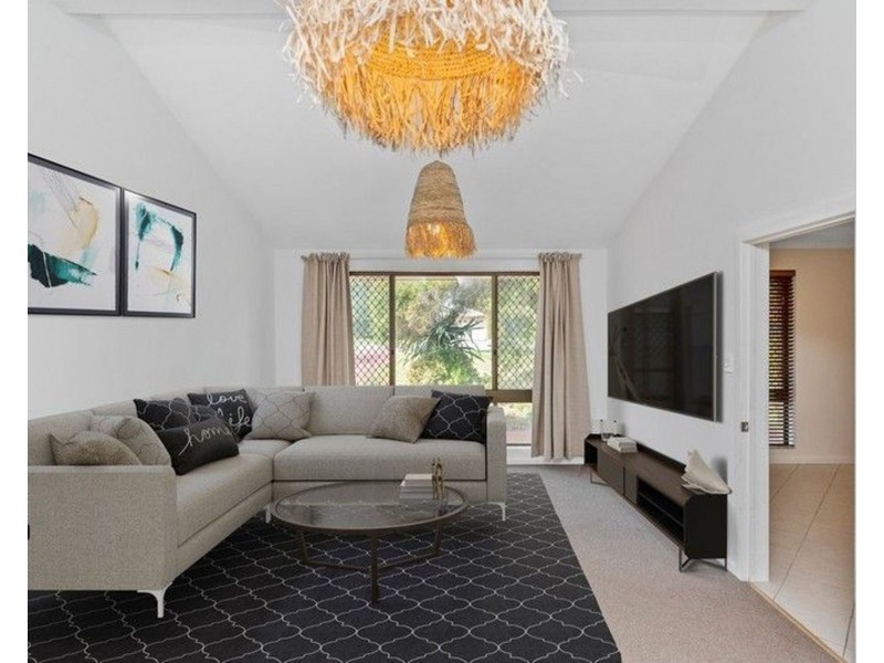 2 Caron Place, Dudley Park WA 6210