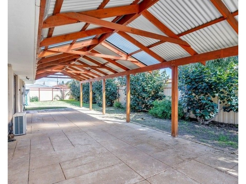 2 Caron Place, Dudley Park WA 6210