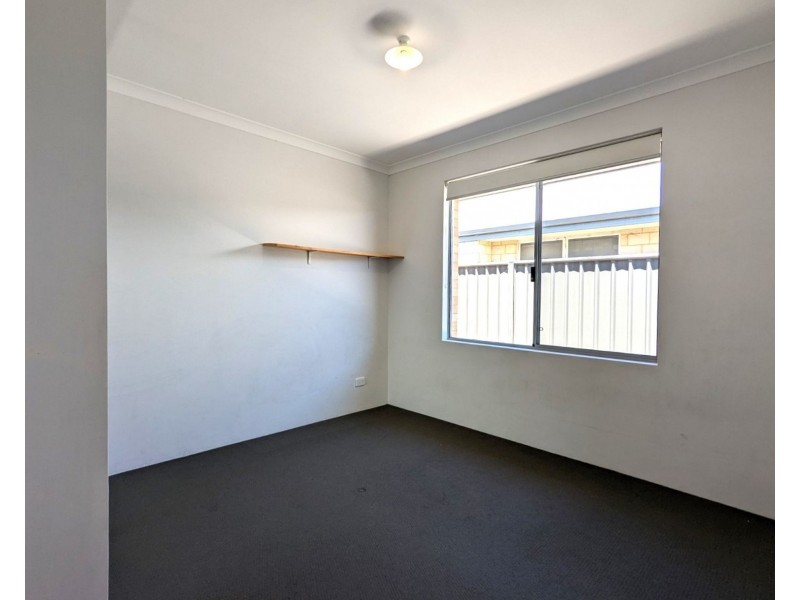 5 Charnwood Grove, Hilbert WA 6112
