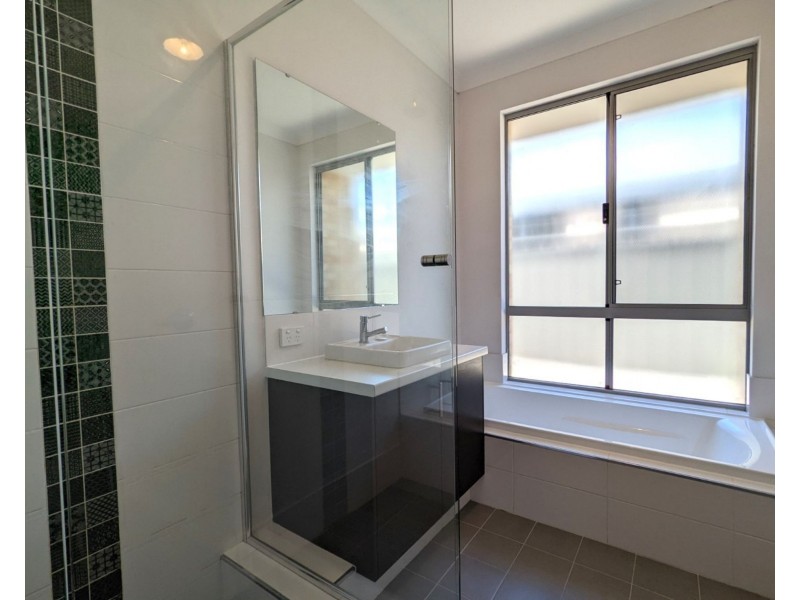 5 Charnwood Grove, Hilbert WA 6112