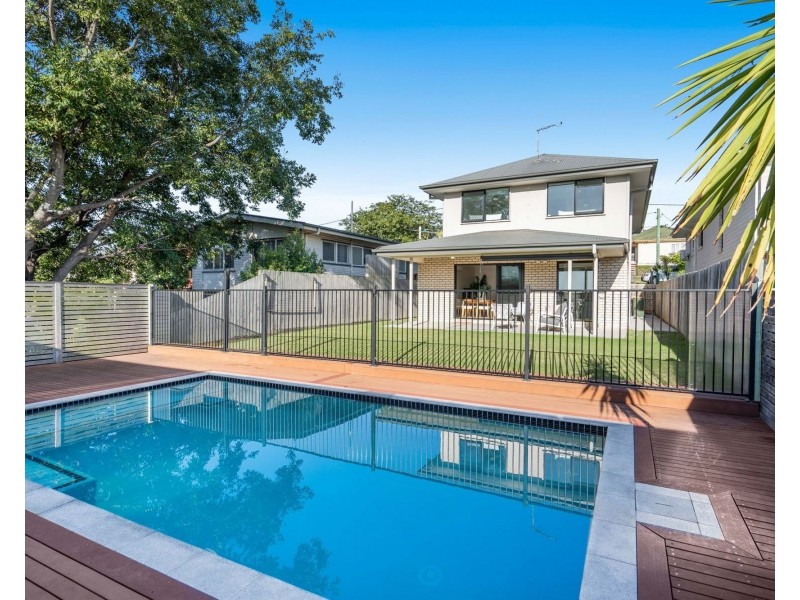 35 Curve Avenue, Wynnum QLD 4178