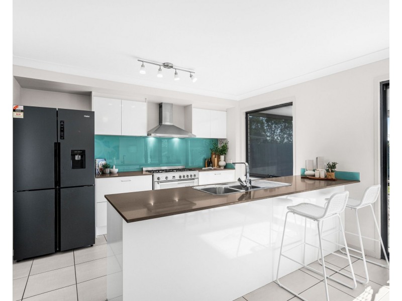 35 Curve Avenue, Wynnum QLD 4178