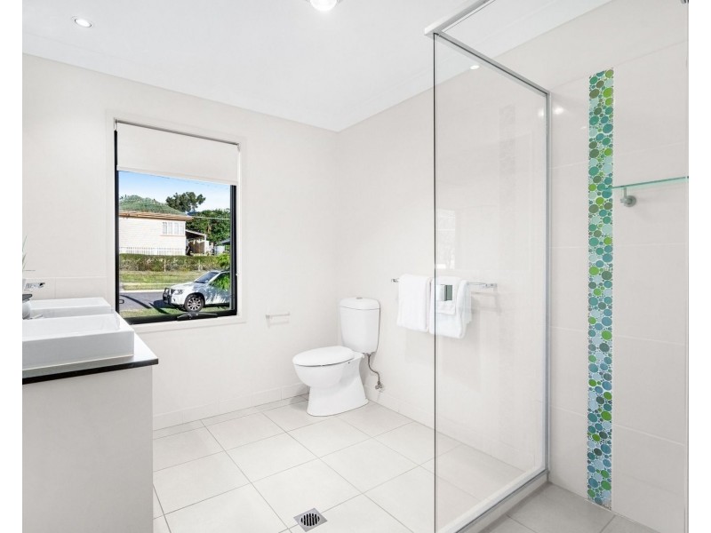 35 Curve Avenue, Wynnum QLD 4178