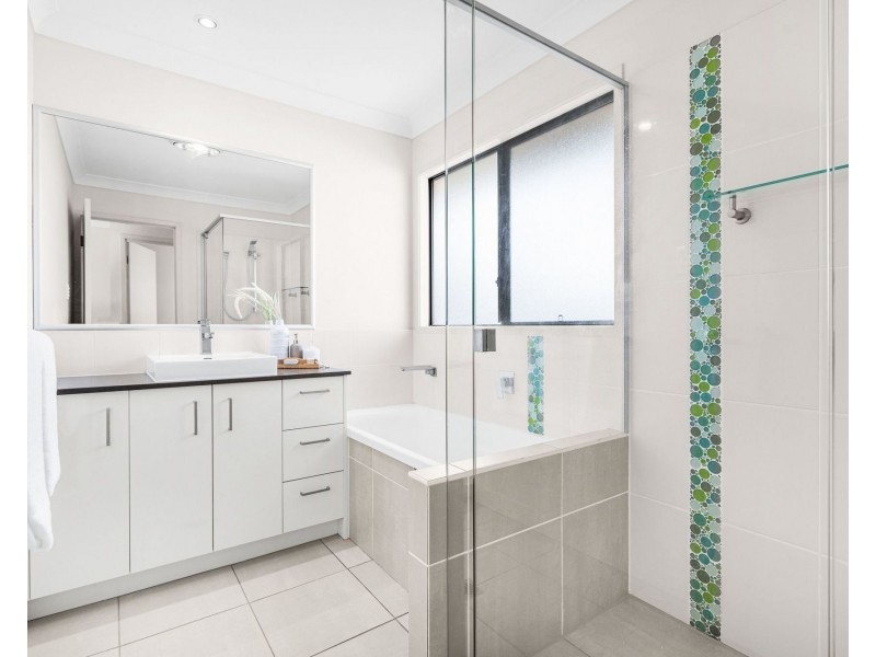 35 Curve Avenue, Wynnum QLD 4178