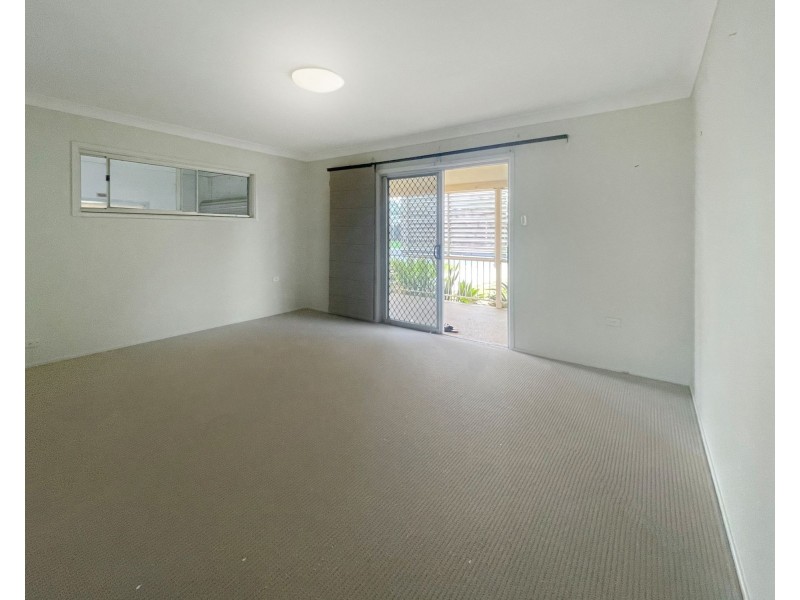 22 William Street, Urangan QLD 4655