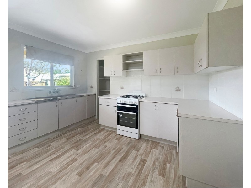 22 William Street, Urangan QLD 4655