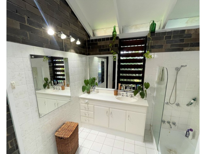 10 Violet Street, Everton Hills QLD 4053