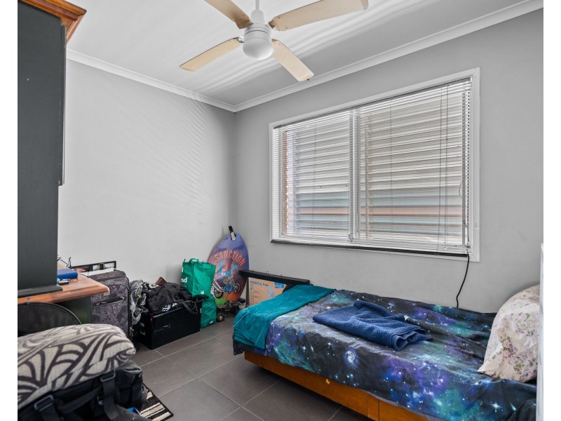 18 Fiona Street, Beachmere QLD 4510