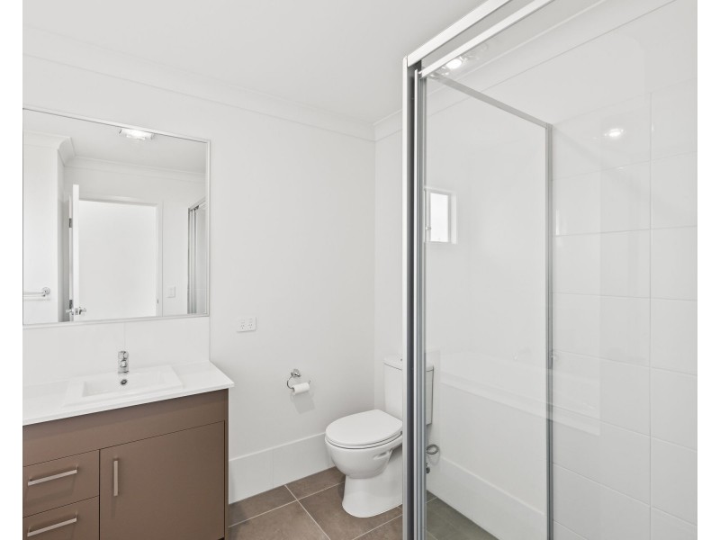 2/2 Dominique Way, Flinders View QLD 4305