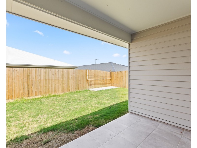 2/2 Dominique Way, Flinders View QLD 4305