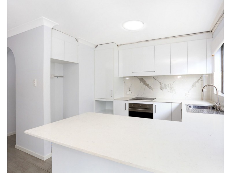 2/138 Marine Parade, Southport QLD 4215