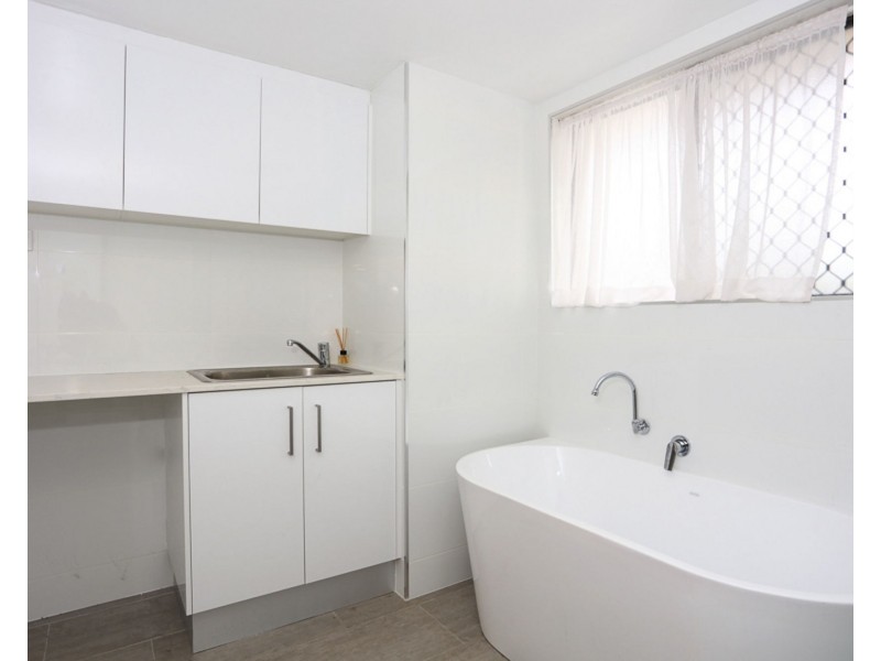 2/138 Marine Parade, Southport QLD 4215