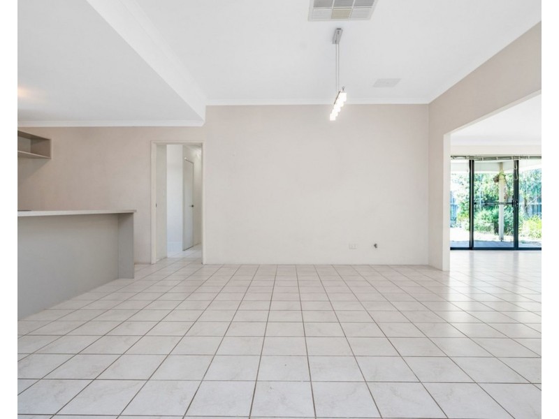 15 Marsdenia Road, Halls Head WA 6210