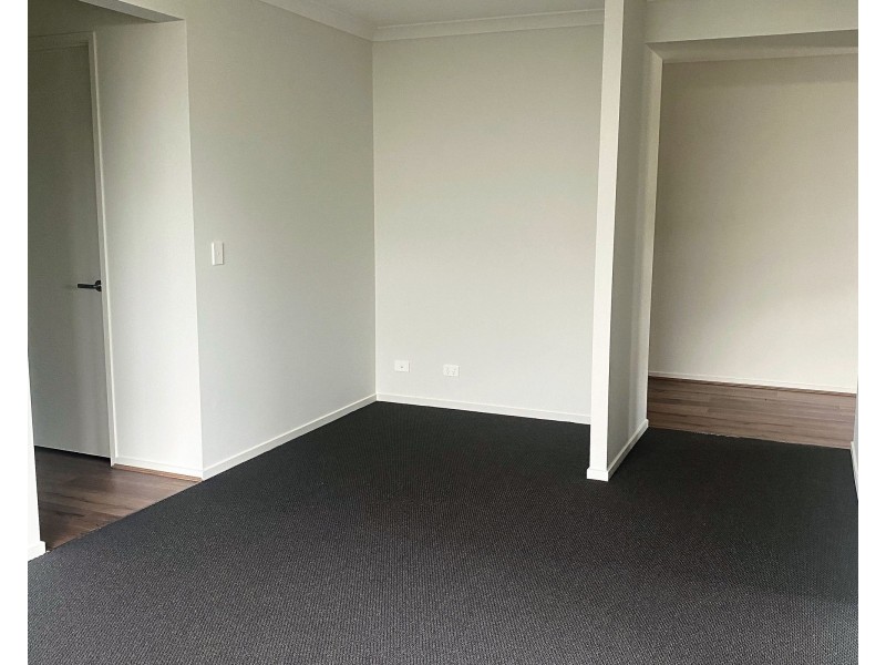 4 Perignon Circuit, Beachmere QLD 4510