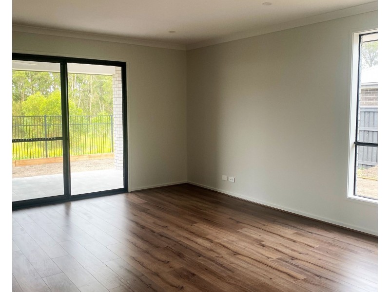 4 Perignon Circuit, Beachmere QLD 4510