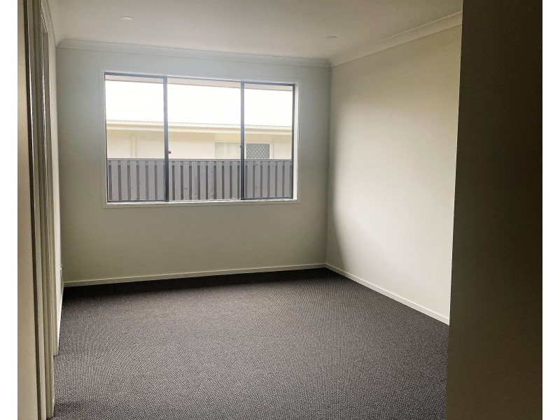 4 Perignon Circuit, Beachmere QLD 4510