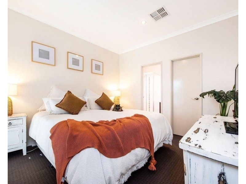 10 Larkhall Way, Butler WA 6036