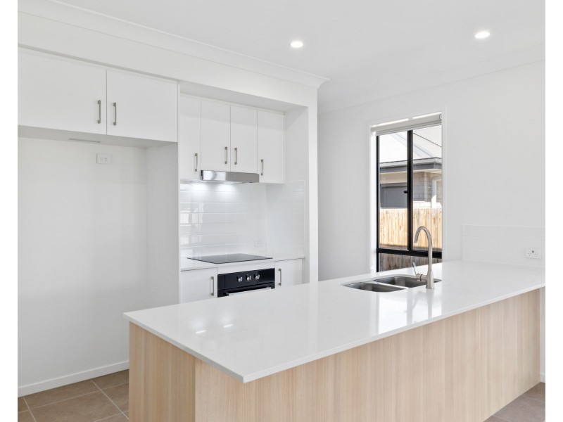 5 Bruce Street, Gleneagle QLD 4285