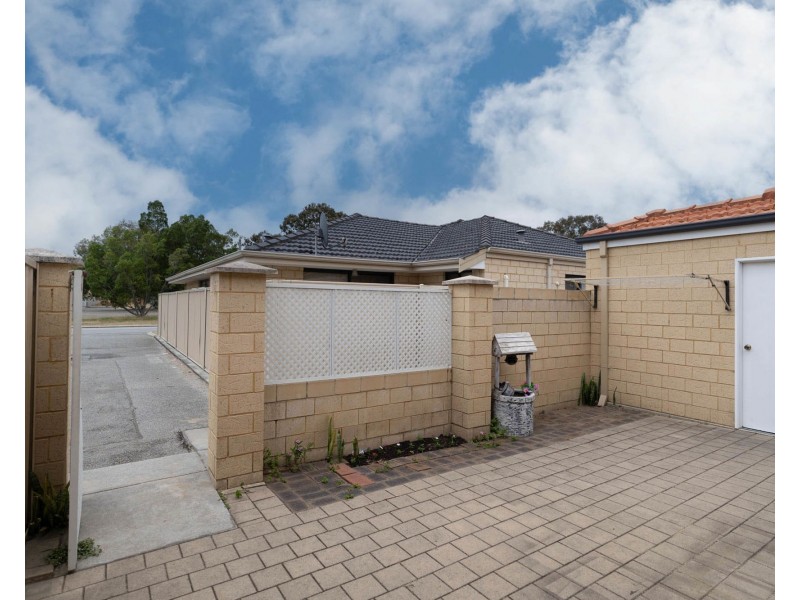 2/11 Sheoak Road, Maddington WA 6109