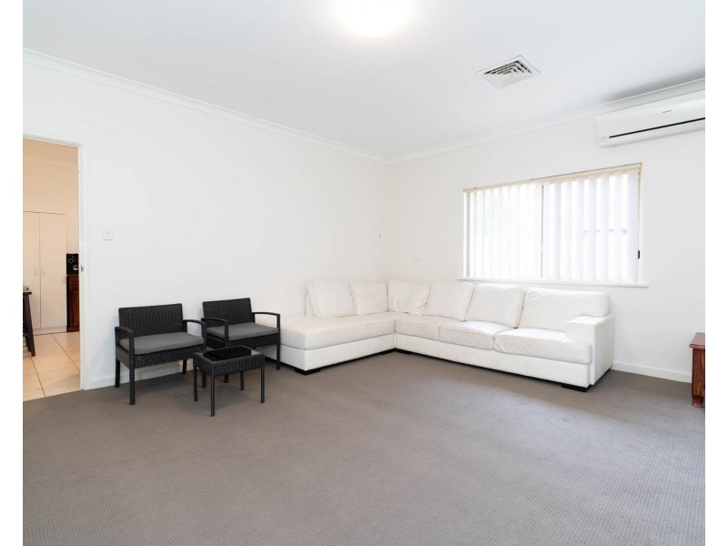 2/11 Sheoak Road, Maddington WA 6109