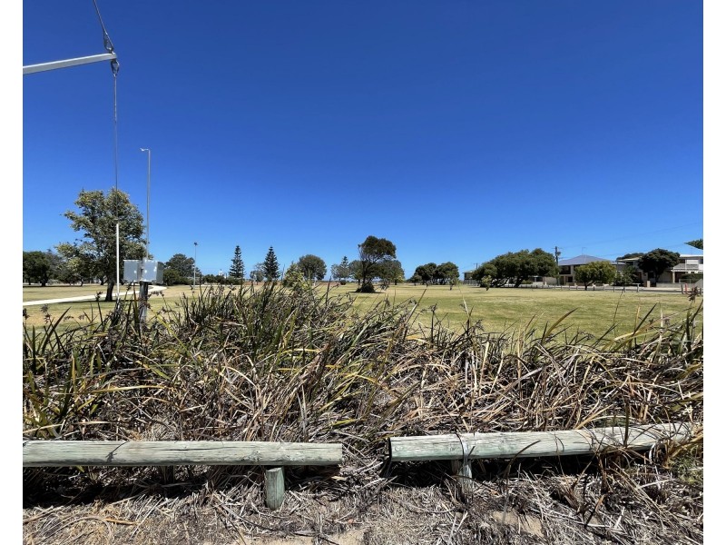 12 Assam Street, Madora Bay WA 6210