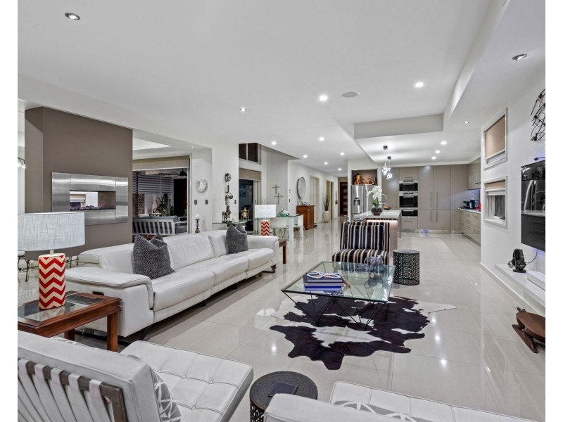 10 Nicklaus Court, Merrimac QLD 4226