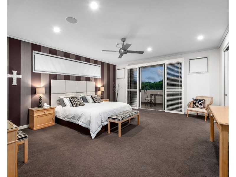 10 Nicklaus Court, Merrimac QLD 4226