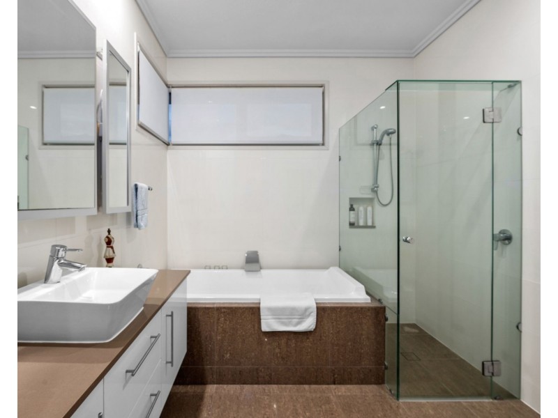 10 Nicklaus Court, Merrimac QLD 4226