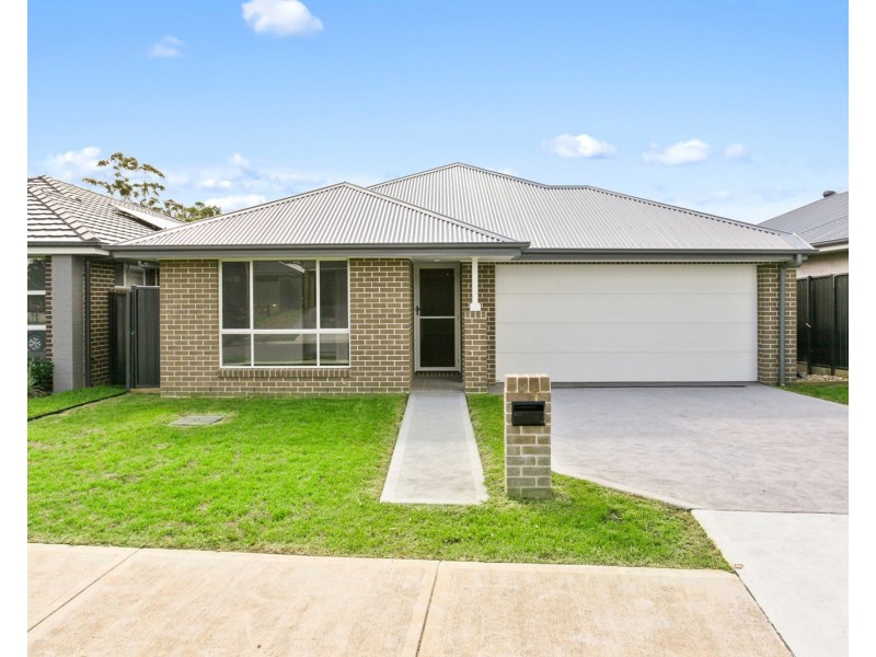 8 Corry Street, Thirlmere NSW 2572
