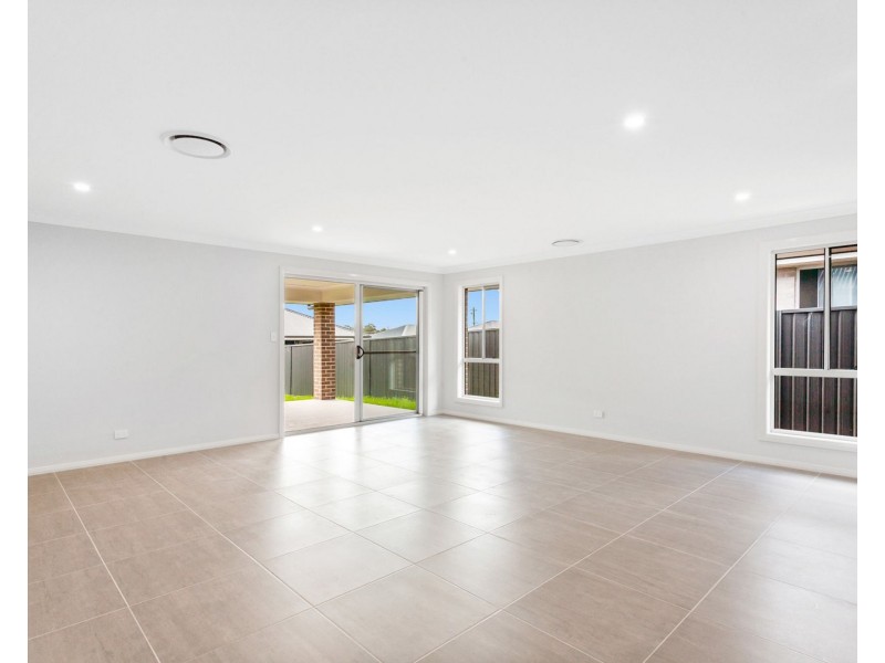 8 Corry Street, Thirlmere NSW 2572