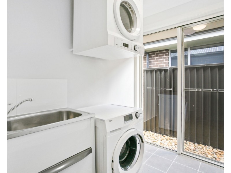 8 Corry Street, Thirlmere NSW 2572