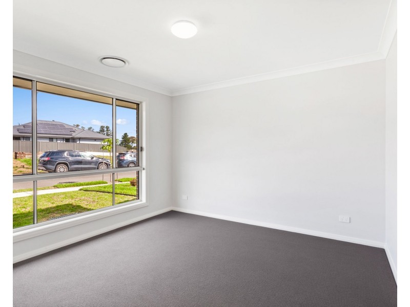 8 Corry Street, Thirlmere NSW 2572