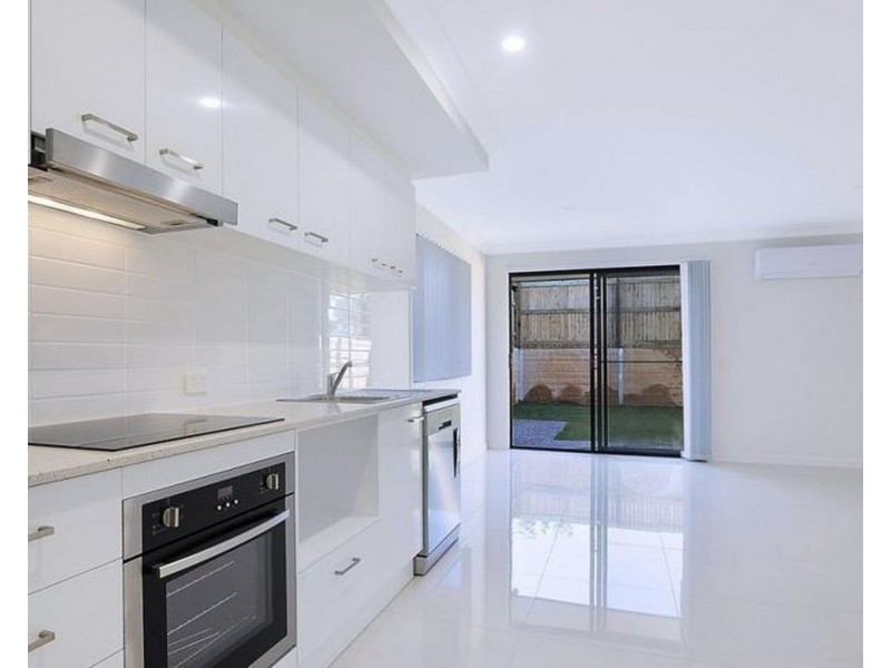 2/5 Sophora St, Holmview QLD 4207