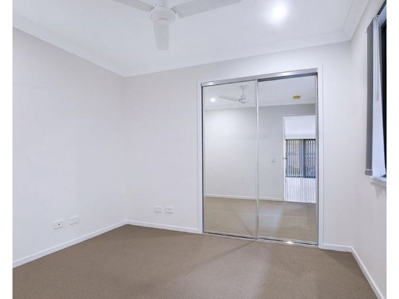 2/5 Sophora St, Holmview QLD 4207