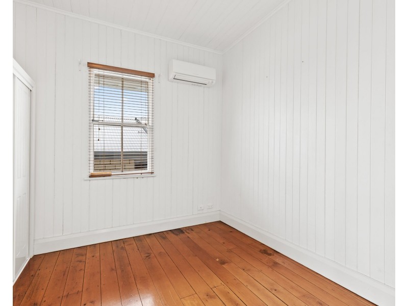 21A Grange Road, Newtown QLD 4305