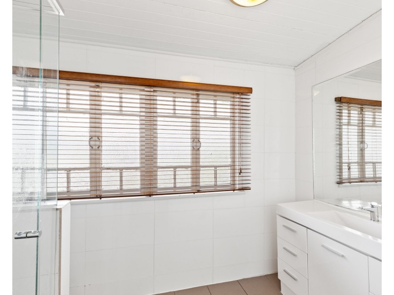 21A Grange Road, Newtown QLD 4305