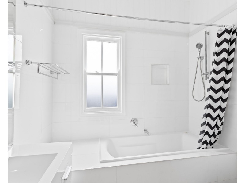 21A Grange Road, Newtown QLD 4305