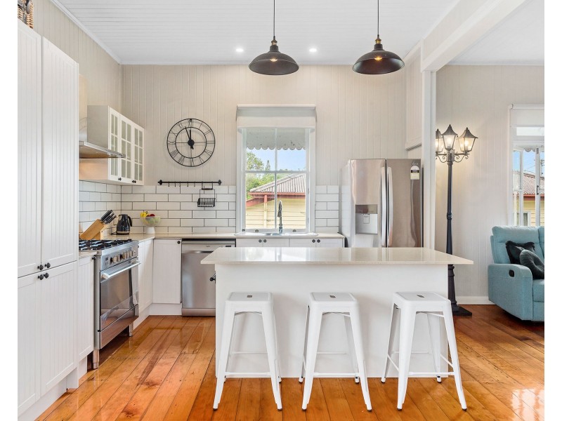 25 Alexandra Street, Booval QLD 4304